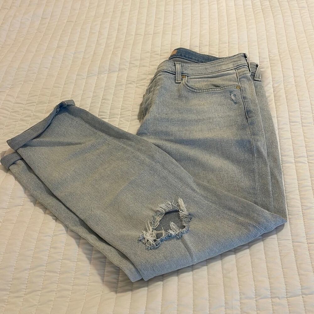Seven for all mankind Josefina light wash, boyfriend, jeans. Size 31.